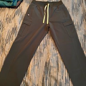 Figs size Medium Bonsai Ukwala Cargo scrub pants ***worn one time***